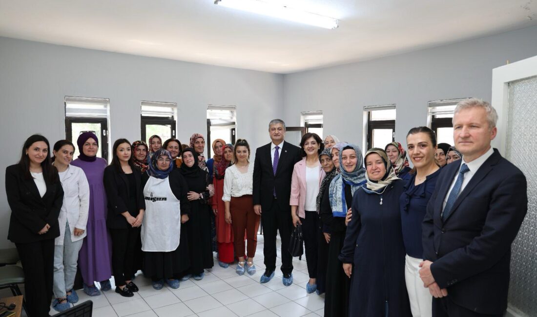 Vali Mustafa Yavuz ve Eşi Süreyya Yavuz, beraberinde Vali Yrd.