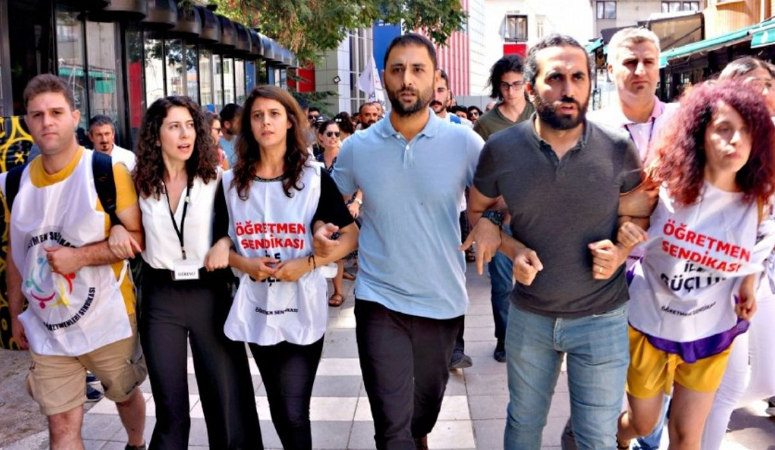 Bazı kurs merkezleri adı altında özel dershane hizmeti veren birimlerin