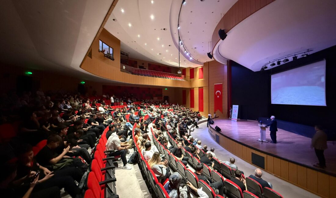   Nalbant Süleyman Özdemir’in yıllardır evinde oluşturduğu ahşap eserlerinden oluşan