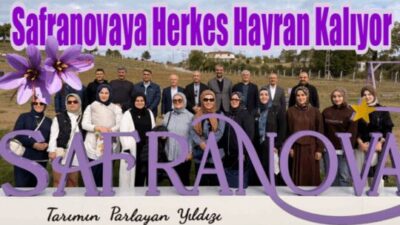 Eski Tarım ve Orman Bakanı Mehdi Eker, beraberinde  eski Trabzon